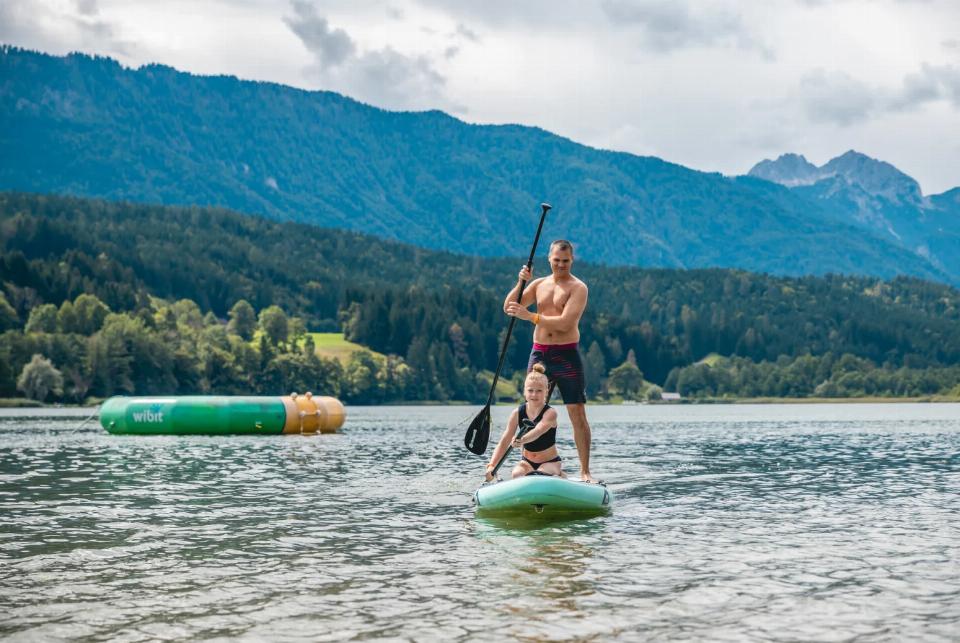 Stand Up Paddling auf dem See